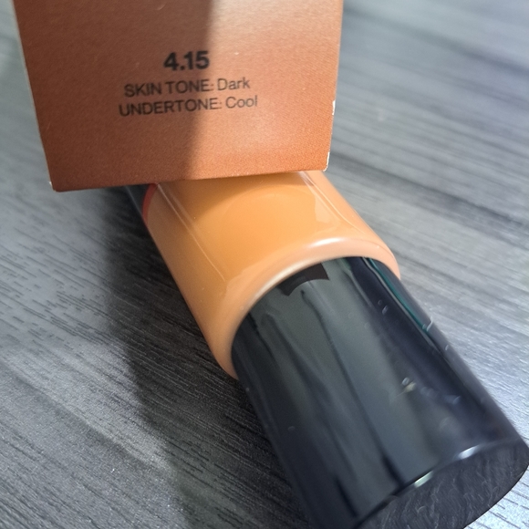 Studio Skin full Coverage 24 hour foundation - Picture 13 of 16